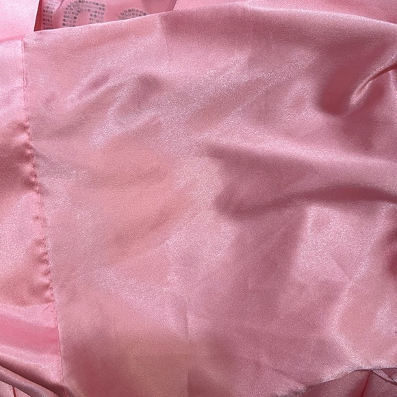 Limited Edition Victoria's Secret 2016 Pink Robe - Picture 9 of 16